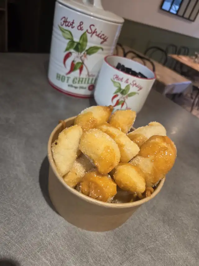 Angioletti : beignets frits, sucre et caramel