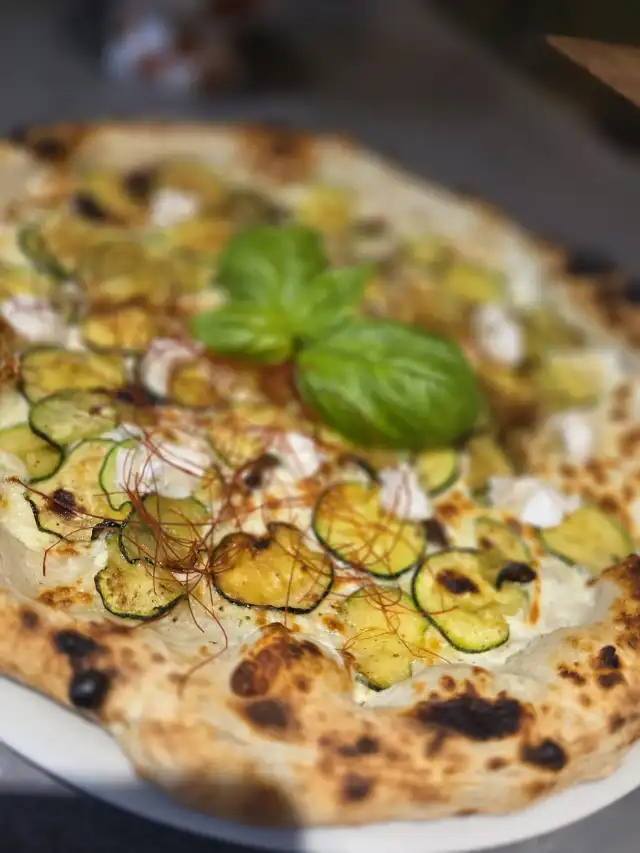 Courgette gourmande, chèvre frais et basilic